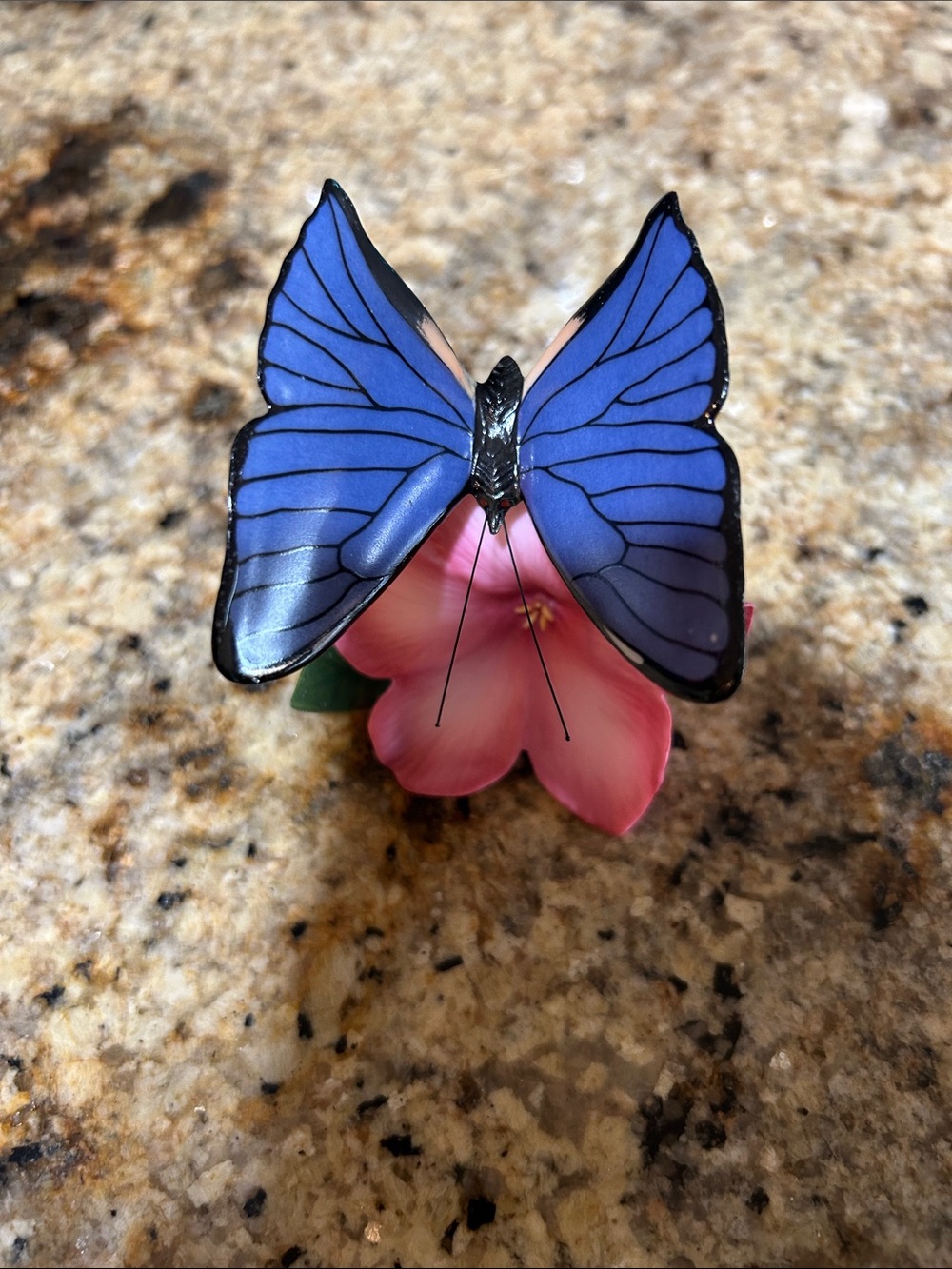 Franklin Mint "Butterflies of the World" blue morpho butterfly on a pink flower - Picture 2 of 10